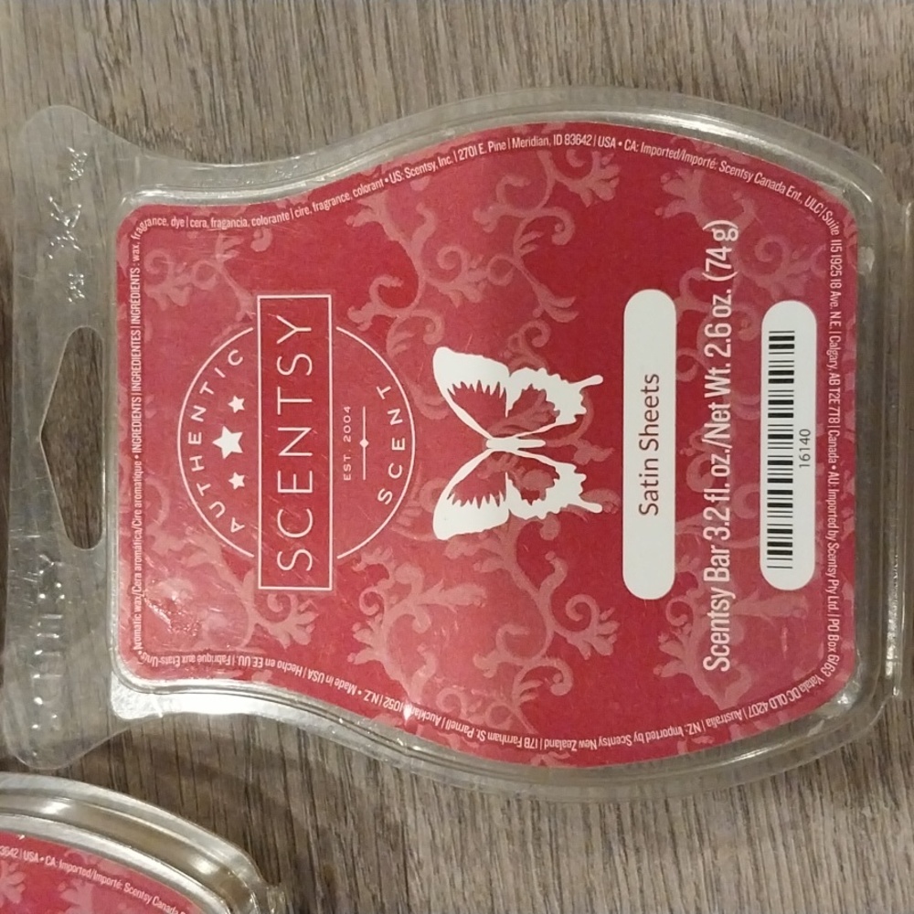 Scentsy- 3x satin sheets